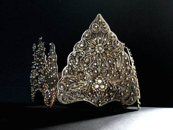 زفاف - Vintage BRIDAL CROWN/Silver Indonesian Ceremonial HEADDRESS/Fairy Tale Bride/Glass Cabochon/Rhinestone/Ceremonial/Wedding/Editorial