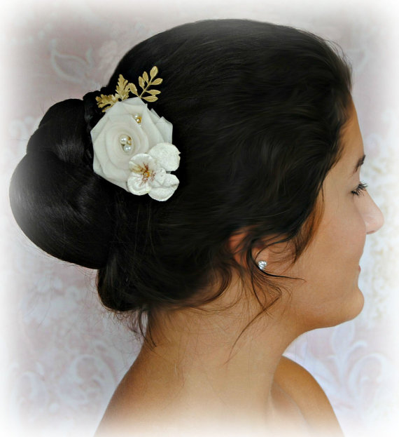 Mariage - Ivory and Gold Bridal Comb, Gold Hair Comb, Ivory Rose Wedding Comb, Gold Leaves, Pearls and Crystals - VALENTINA