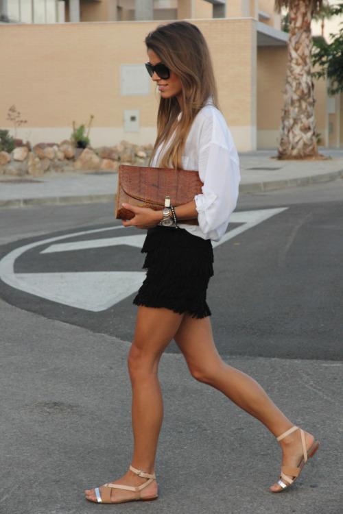 زفاف - black fringed skirt street style photo form seamsforadesire fashion blog - Global Streetsnap