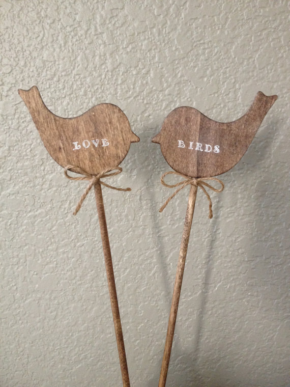 Hochzeit - Cake toppers, wooden bird signs, photo props, Just Married, so cute, rustic, shabby chic