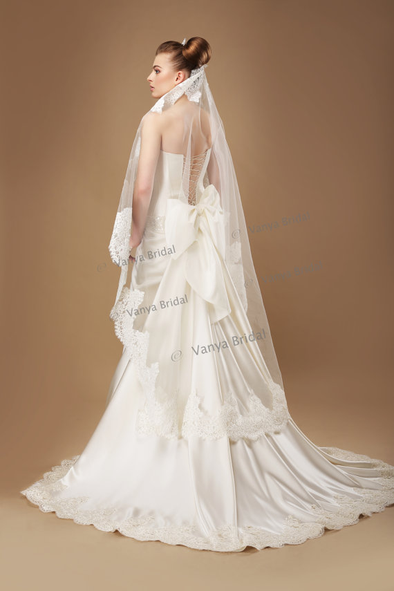 زفاف - Waltz Lace Veil with Chantilly lace edge in Diamond White, Classic Bridal Chantilly veil, Wedding lace veil with eyelashes on the lace edge