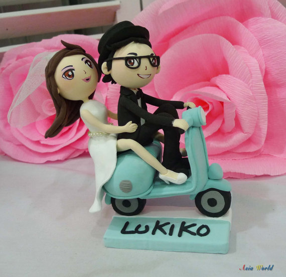 Mariage - Wedding cake topper black scooter wedding baby blue theme clay doll, Vespa clay figurine, engagement decoration clay miniature, anniversary