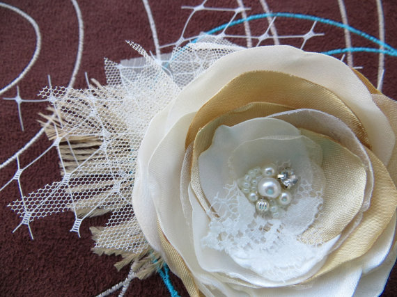 Hochzeit - Ivory, gold bridal hair flower, vintage, rustic bridal hairpiece, bridal hair clip, wedding hair flower, wedding hair accessories