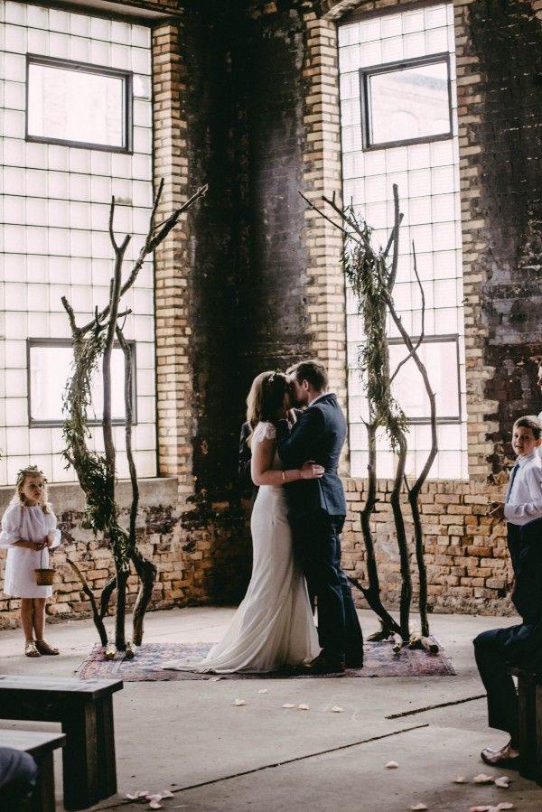 Hochzeit - Natural Industrial Wedding At The NP Event Space