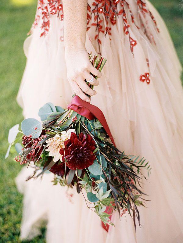 Hochzeit - Bold Colors And A Floral Wedding Dress For Fall!