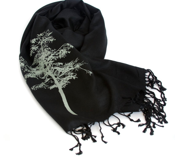 زفاف - Mountain Aspen tree scarf. Large black Pashmina. Sage green screenprint. Unisex.