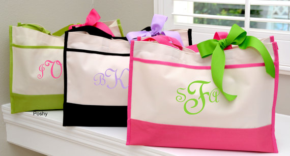 Свадьба - Personalized Tote Bags for Bridesmaids Set of 3 Custom Bridesmaids Monogrammed Tote Bags in Black, Navy, Pink or Green - Poshy