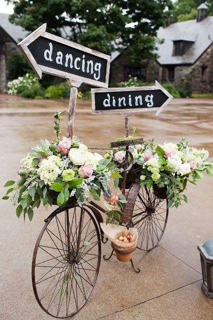 bicycle wedding décor for incorporating elegant wedding theme