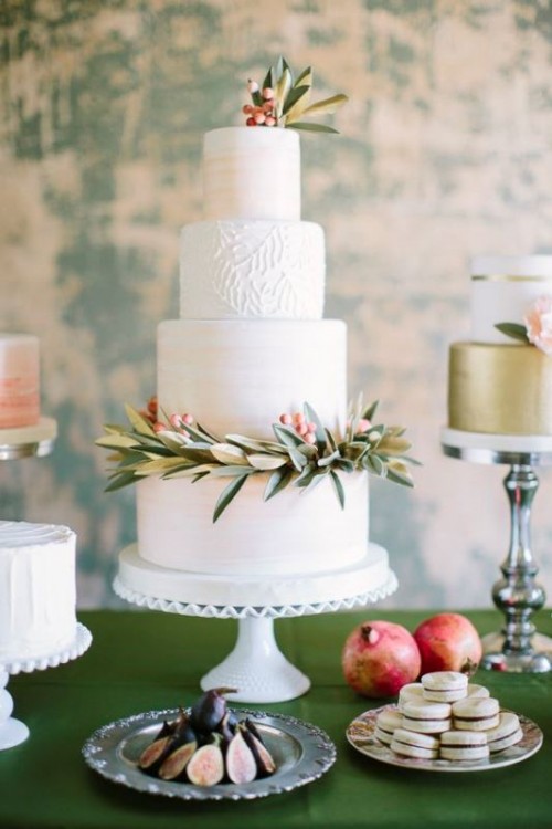 Свадьба - Creative Wedding Cakes with Greenery Decorations