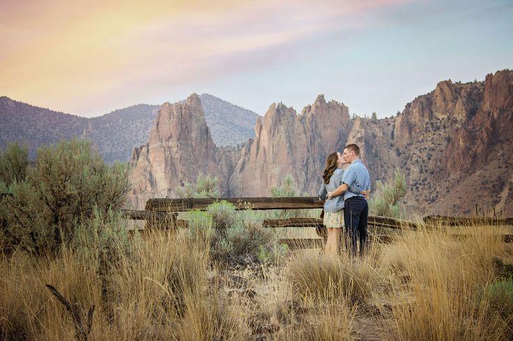 زفاف - Engagement Photos At Smith Rock State Park In Oregon - The SnapKnot Blog