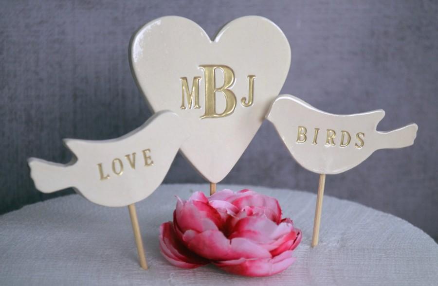 Hochzeit - PERSONALIZED Heart Wedding Cake Topper with Love Birds
