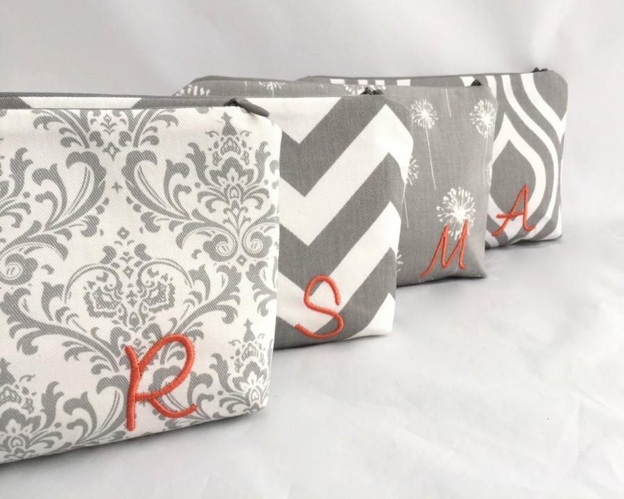 Свадьба - Set of (4) Silver Bridesmaids Bags with Monogram Handbag for Bridesmaids Design your own custom bridesmaids gift