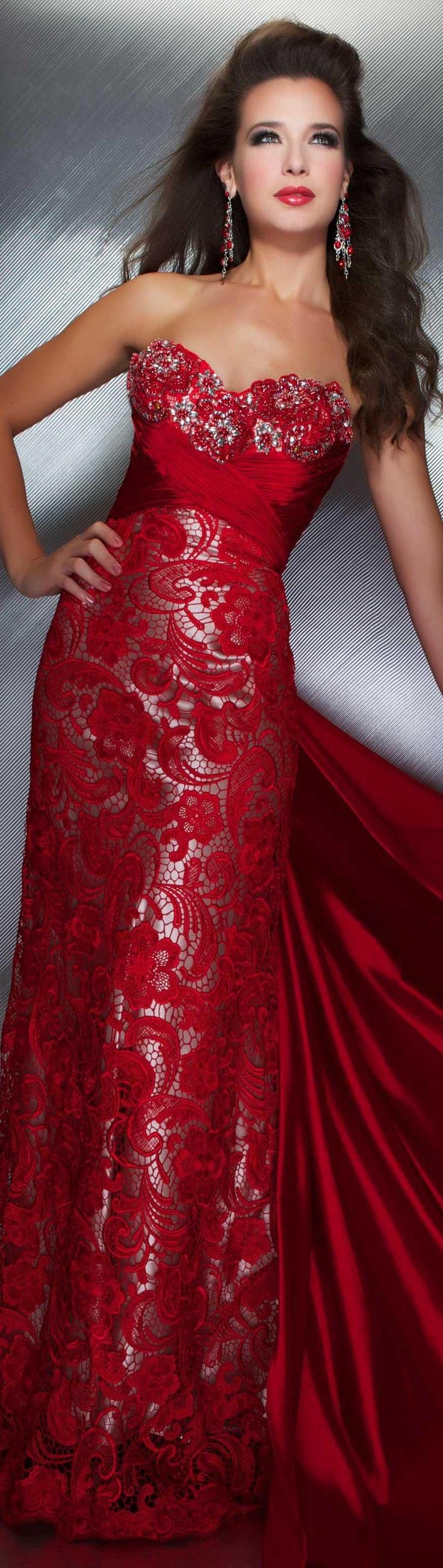 زفاف - Prom Gown With Lace Detailing And High Slit 