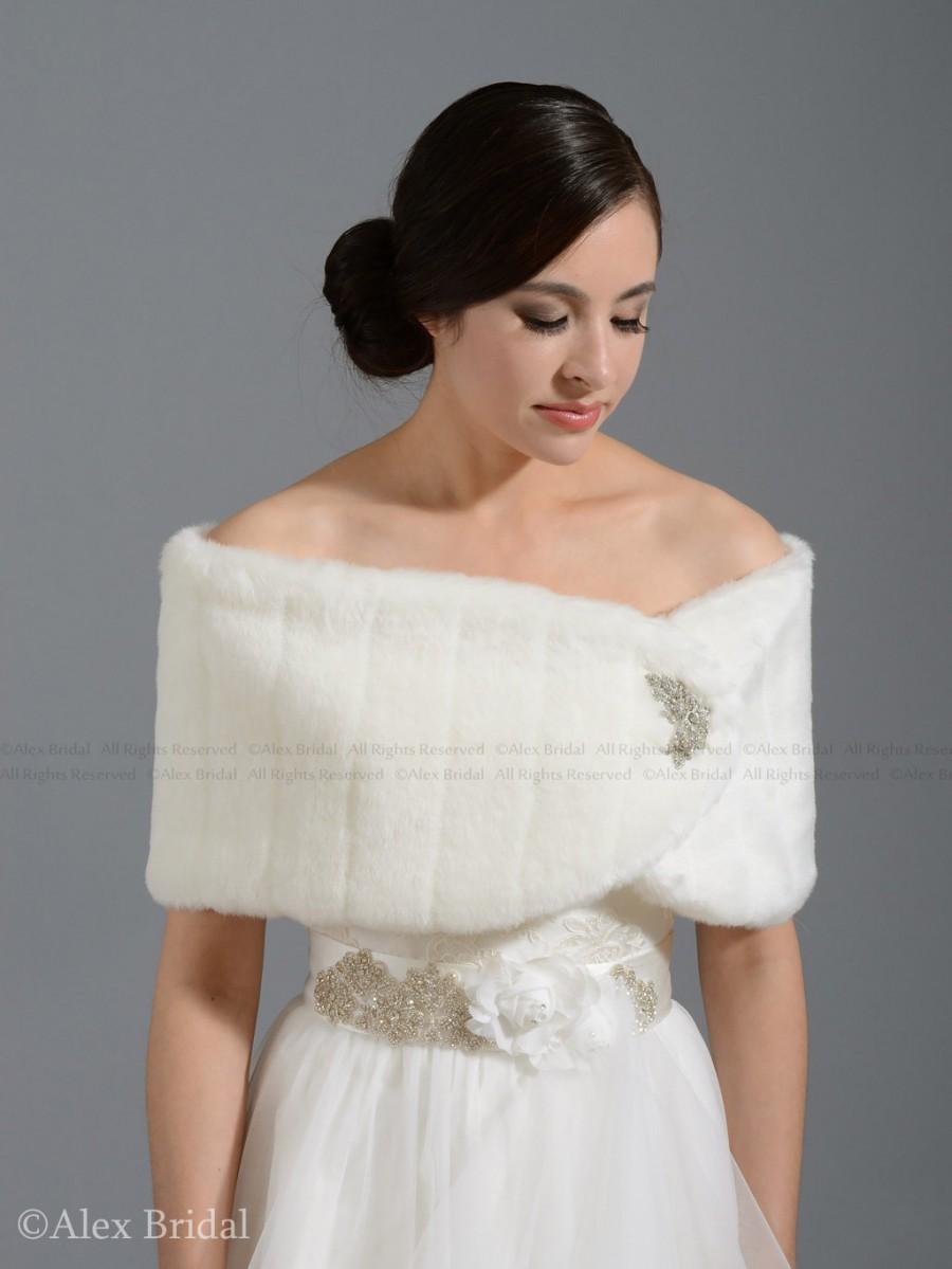 Свадьба - Ivory faux fur wrap bridal shrug stole shawl FW006-Ivory