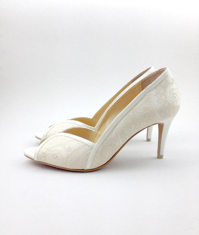 Hochzeit - Ivory Lace Wedding Shoes, Ivory Lace Bridal Shoes, White Wedding Shoes, Ivory Lace Bridesmaid Shoes, Ivory Lace Mother of the Bride Shoes