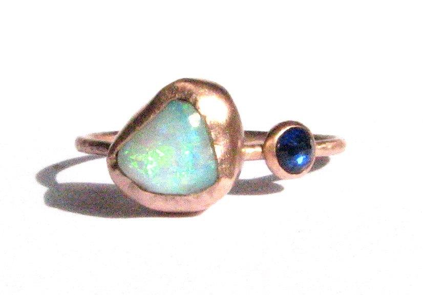 زفاف - Natural Rough Australian Opal & Rose Cut Blue Sapphire Ring - Solid Rose Gold Ring - Stackable Ring - Thin Gold Ring - Engagement Ring.
