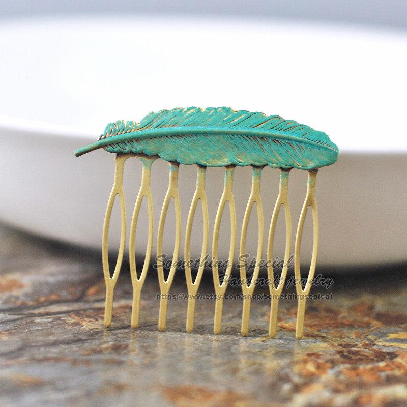 Mariage - Feather hair comb Verdigris feather hair comb Rustic turquoise blue patina feather hair comb Vintage Woodland wedding Bridal Hair Accssories