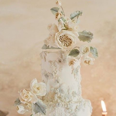 Свадьба - StrictlyWeddings On Instagram: “Ooooh, Love These Soft Colors And Art By @maggieaustincake.  By @josevilla.    art …”