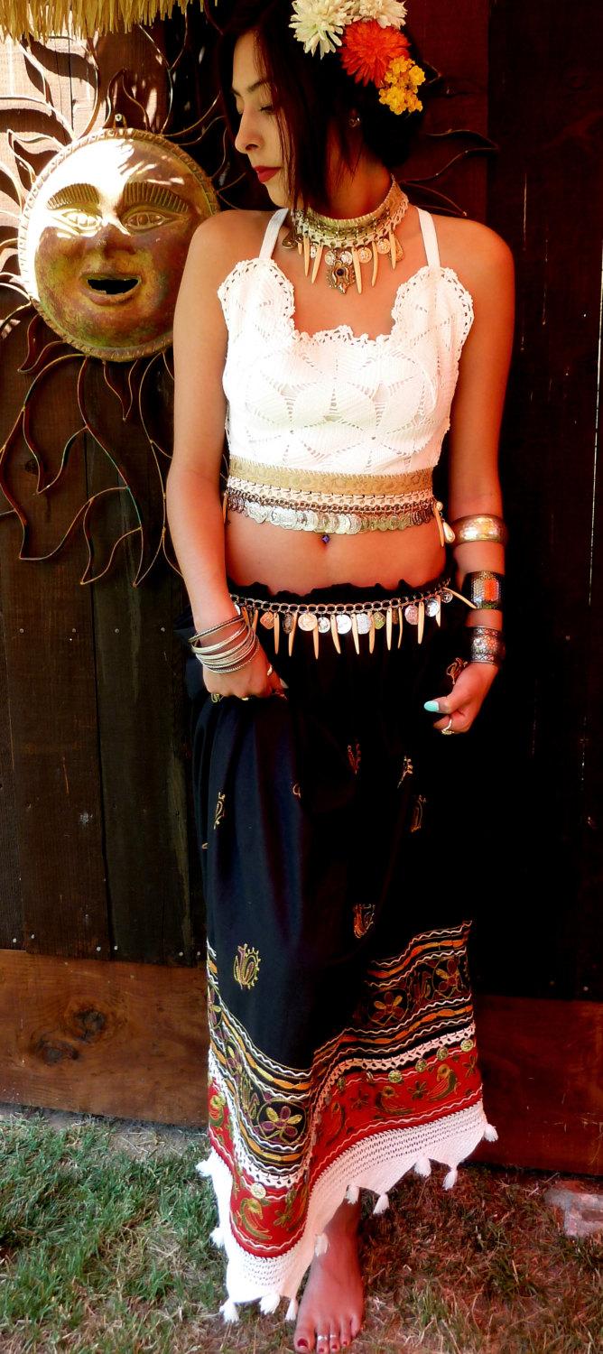Свадьба - Tribal Wedding Dress, Alternative Wedding Dress, Bohemian Gypsy, BellyDance, OOAK Design, 4pc Set, Tribal-Bohemian-Gypsy Bride, Halter, Sexy