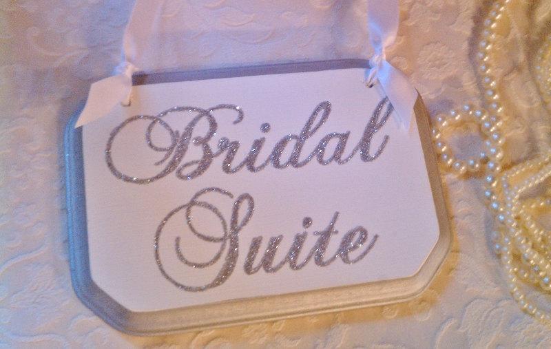 Hochzeit - Bridal Suite GLITTER Wedding Sign Silver Wedding Silver Wedding Decor Metallic