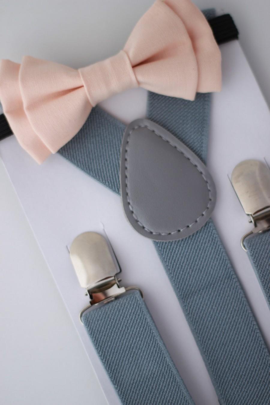 Hochzeit - SUSPENDER & BOWTIE SET.  Newborn - Adult sizes. Light grey Suspenders. Iced Peach bow tie.