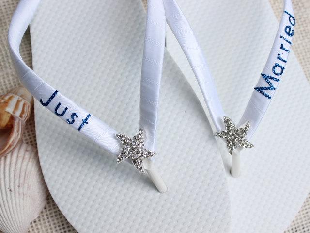 Mariage - Just Married Gift, Bride flip flops, Bridal gift White beach wedding shoes, White Bridal sandals Bride gift, royal blue wedding