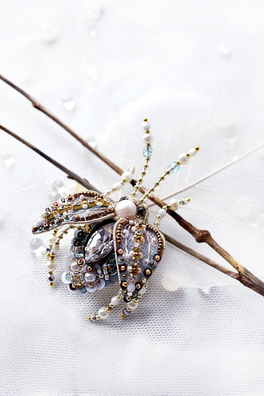 Свадьба - Rhinestone brooch Insect brooch Beetle jewelry Shiny brooch Insect jewelry Pearl Bronze Blue Beetle pin Christmas Gift for Beloved Wife