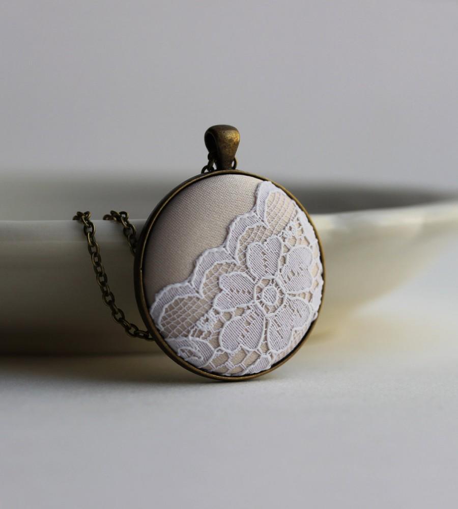 Mariage - Scalloped Lace Pendant, Beige Bridesmaid Necklace, Champagne Wedding Jewelry for Mom, Women, Winter Wedding Lace Jewelry, Neutral