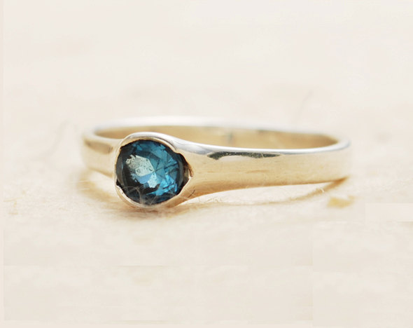 زفاف - CHRISTMAS SALE , blue topaz ring , bezel set ring , solitaire ring , november birthstone ring , sterling silver ring