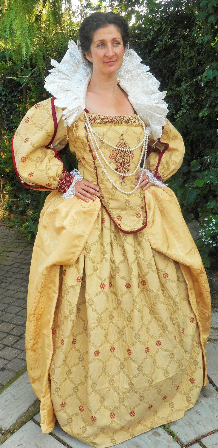 زفاف - Queen Elizabeth the 1st  golden gown complete with neck ruffle Tudor queen princess stage party banquet faire reinactment