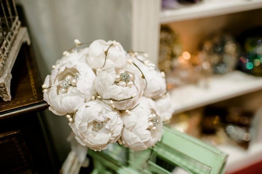 زفاف - MC GRETCHEN  - Whimsical Delights Collection -  Brooch bouquet with couture flowers and matching accessories