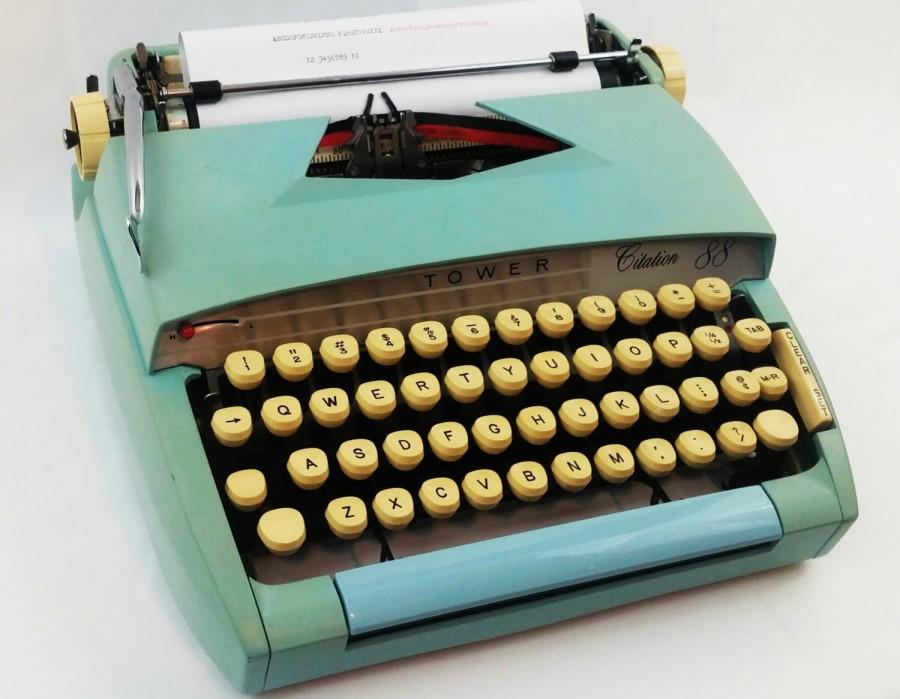 زفاف - WEELEND SALE - Working Blue 1960s Tower Citation 88, Manual Typewriter, with Hard Case
