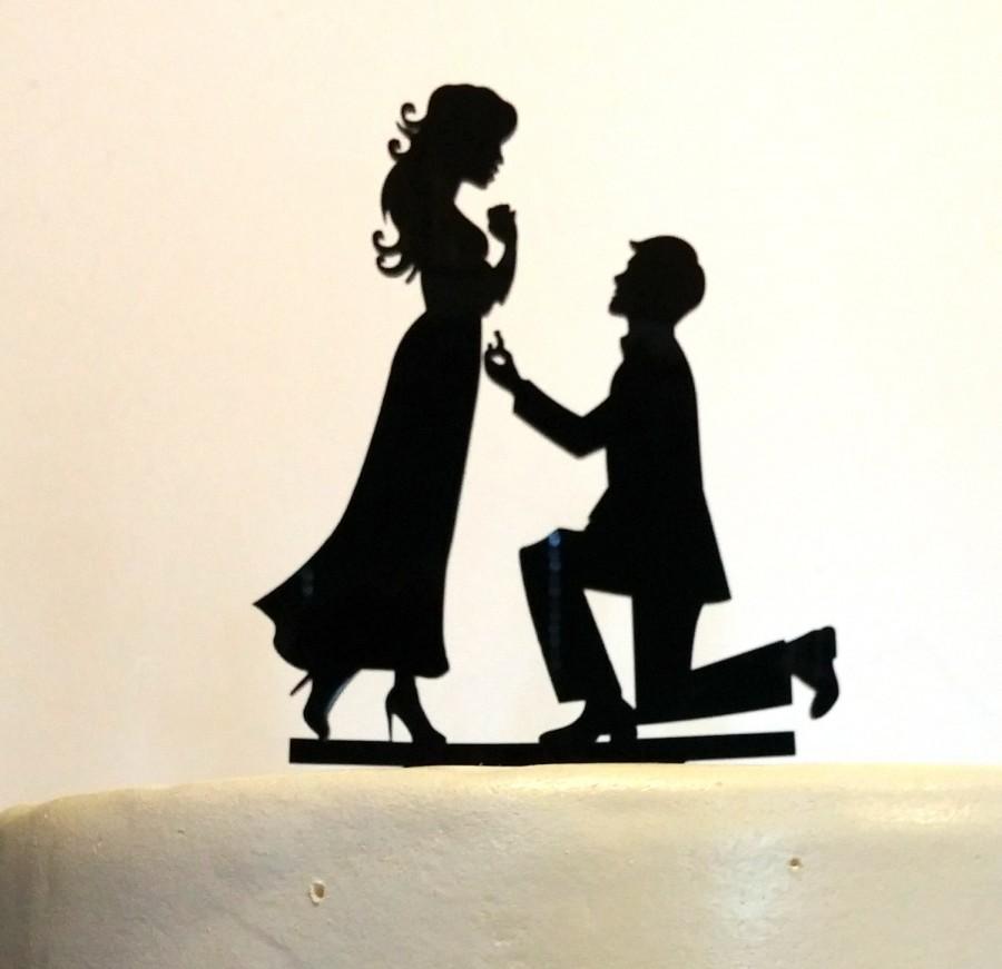زفاف - Groom Proposes to His Bride Cake Topper Wedding Engagement
