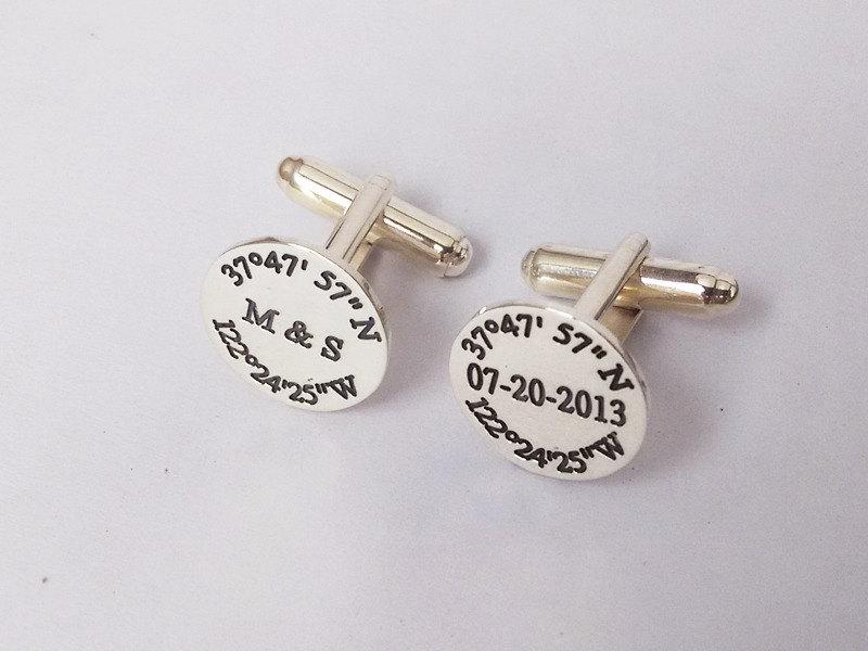 Свадьба - Latitude longitude Wedding Cufflinks,Engraved Coordinates Cufflinks,Personalized Initials and Date Cufflinks,Anniversary Date Cufflinks