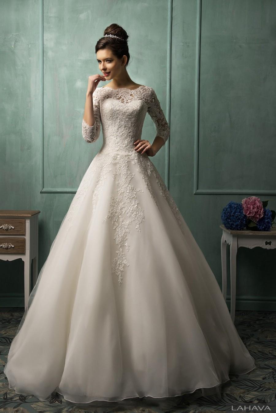 Mariage - Lace wedding dress, Handmade beaded wedding dress,Beaded Bridal gown,Floor length wedding dress,Bridal gown.