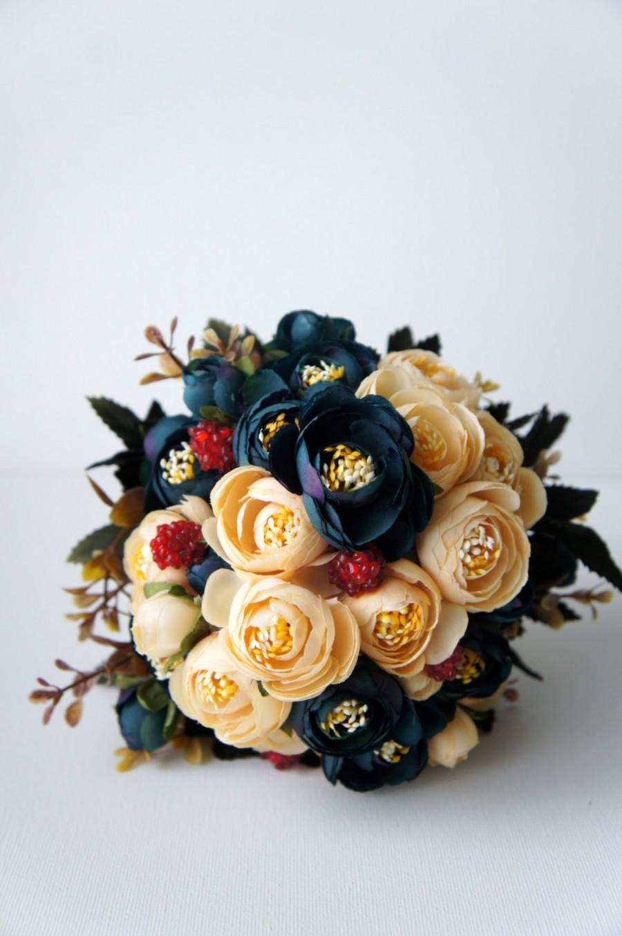 Mariage - Bridal Bouquet, Blue and Champagne Ranunculus, Silk Wedding Flowers, Vintage Wedding, Rustic Wedding, Shabby Chic Wedding, Bride, Bridesmade
