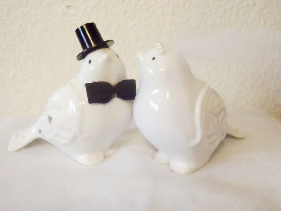 Hochzeit - White Porcelain Birds Wedding Cake Topper