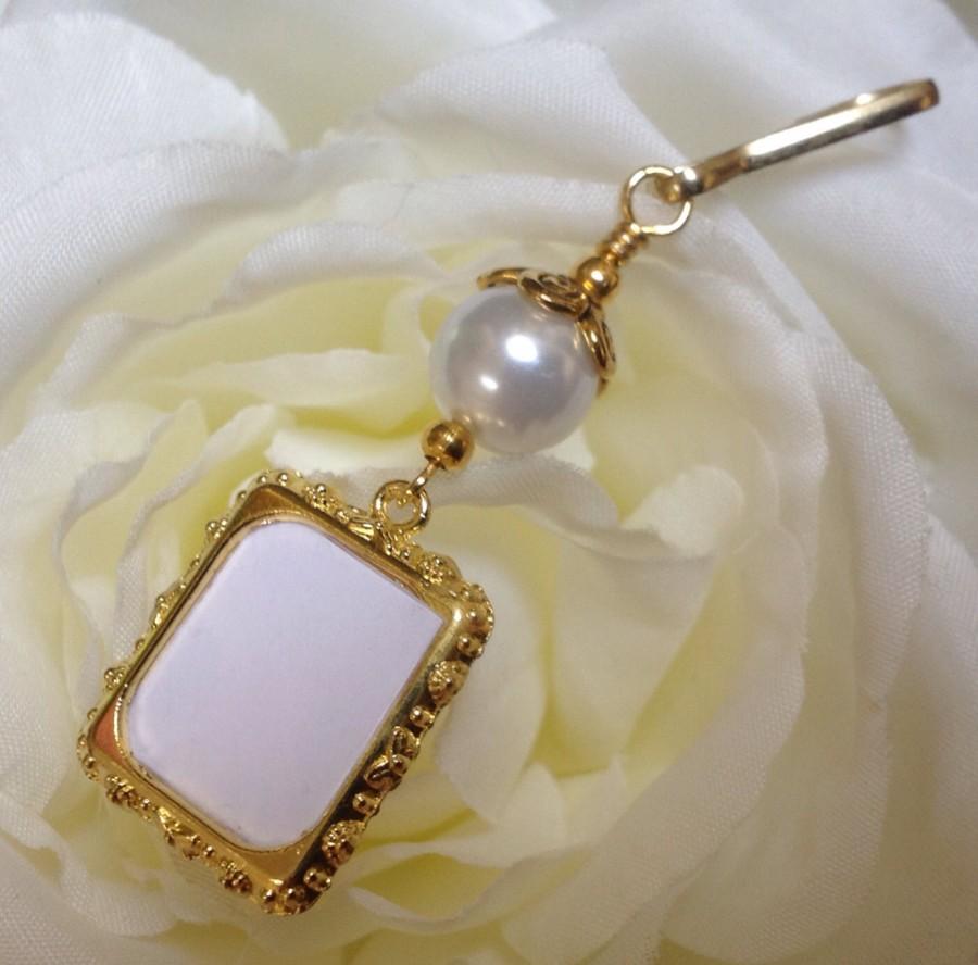 Wedding - Wedding bouquet photo charm. Gold tones Memorial photo charm. Bridal bouquet charm with small picture frame, white shell pearl- gold tones.