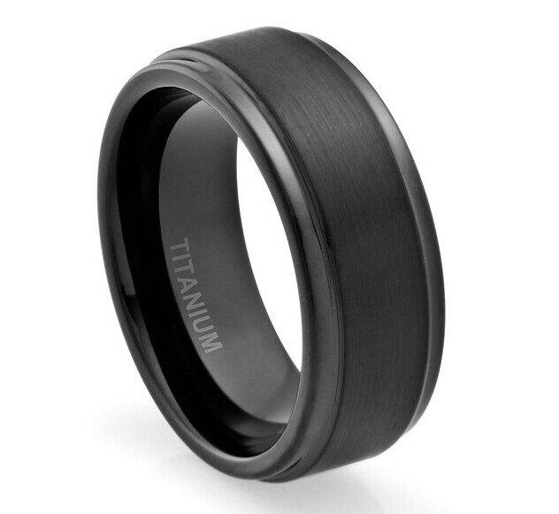 Hochzeit - Titanium Wedding Band, Titanium Ring,Titanium Engagement Ring,8MM Men's Titanium Ring Wedding Band Black Plated, Brushed Top