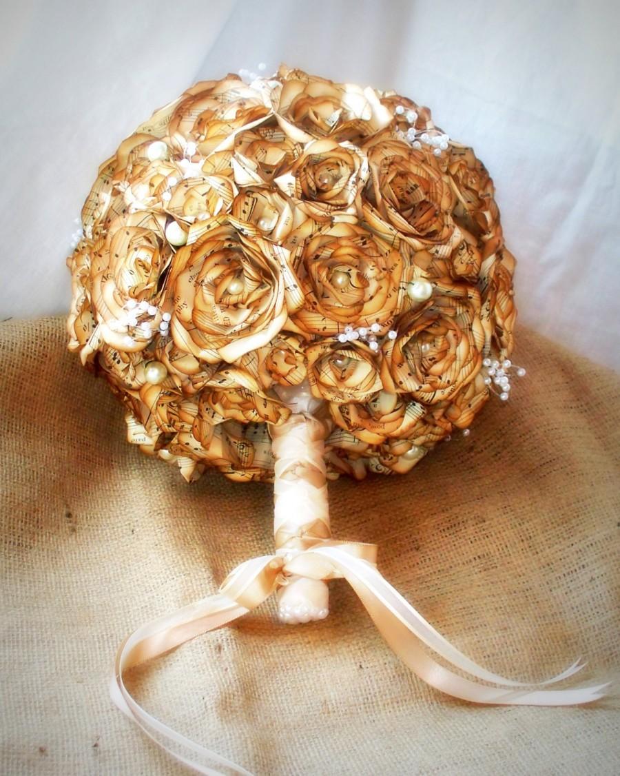 زفاف - Sepia tones,vintage sheet music flower bridal bouquet. Round with pearls