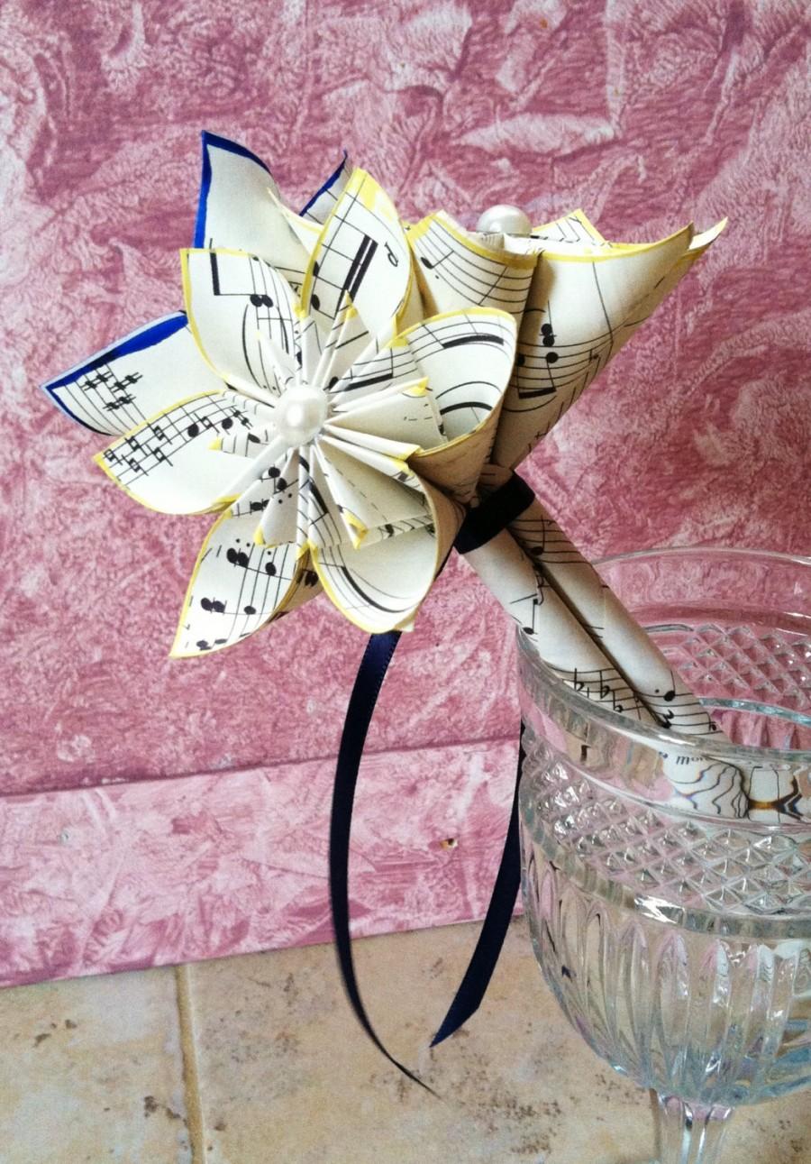 Свадьба - Paper Flower Toss Bouquet- 3 flowers, petit, flower girl, wedding, centerpiece, budget, origami, gifts for her, first anniversary