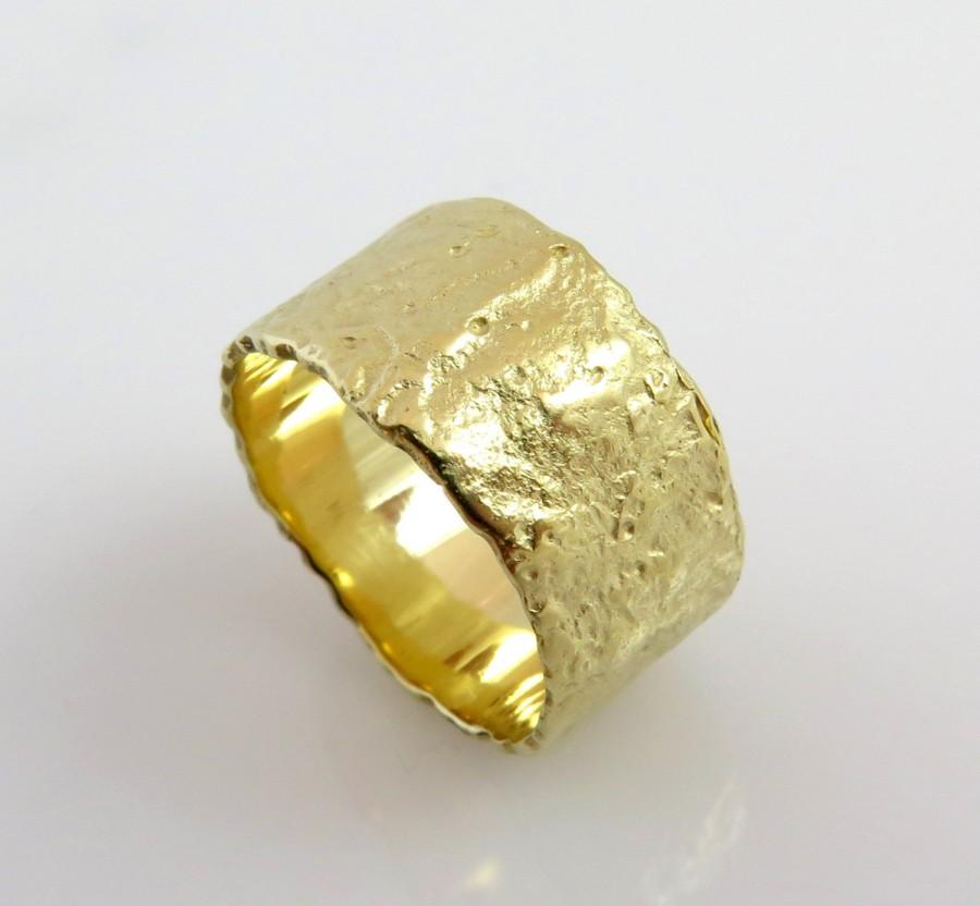 زفاف - Unique Wedding band, 14K Yellow Gold ring, Textured Gold Band, Wide Gold band, Rough Ring, Rustic wedding band, Hammered Gold Ring, Raw ring
