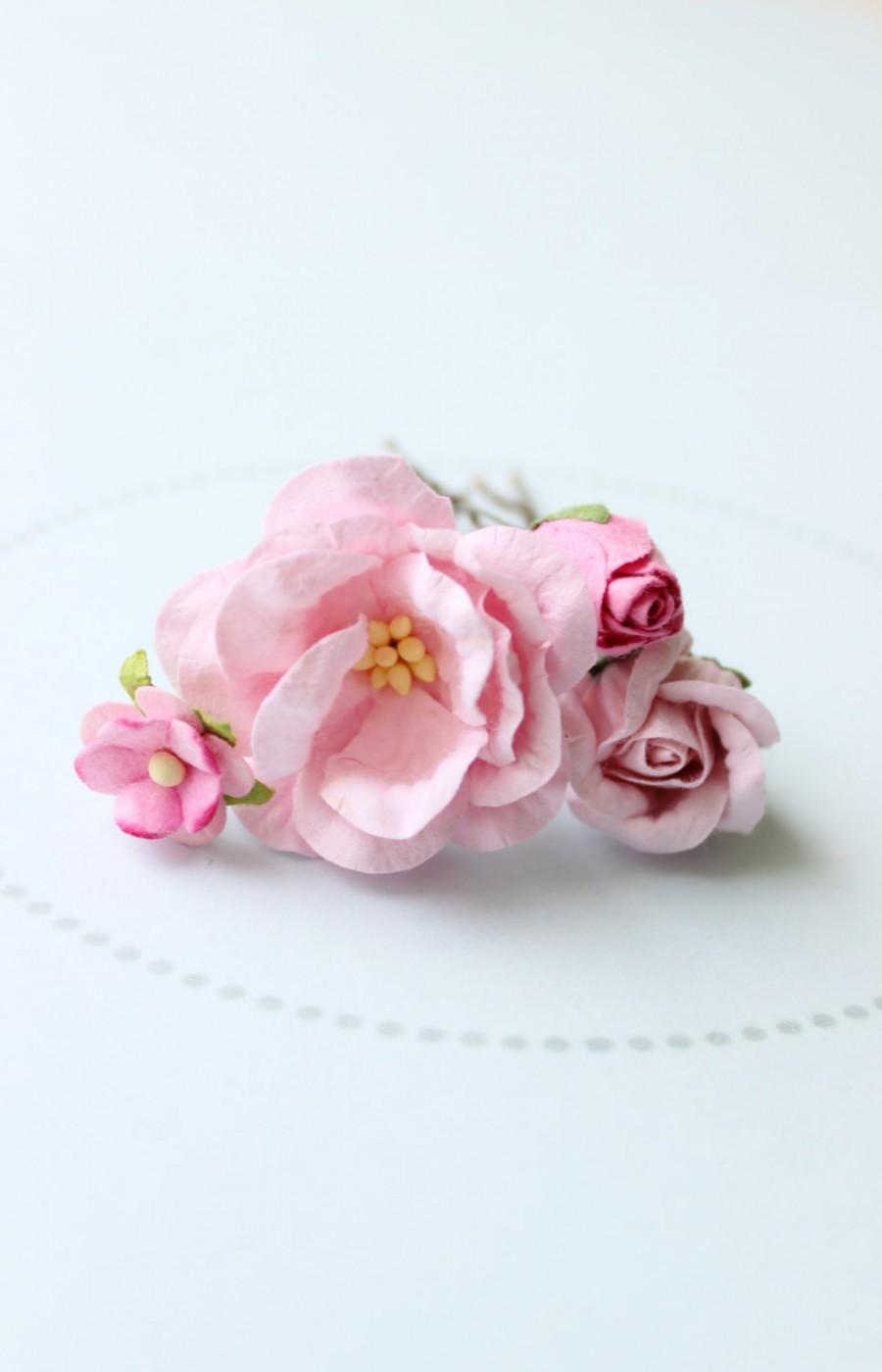 Hochzeit - WILD ROSE . pale pink flower hair pins . cottage chic paper blossoms
