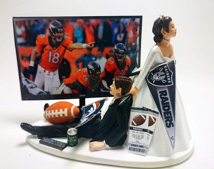 Hochzeit - Football Denver Broncos Funny Wedding Cake Topper Bride and Groom