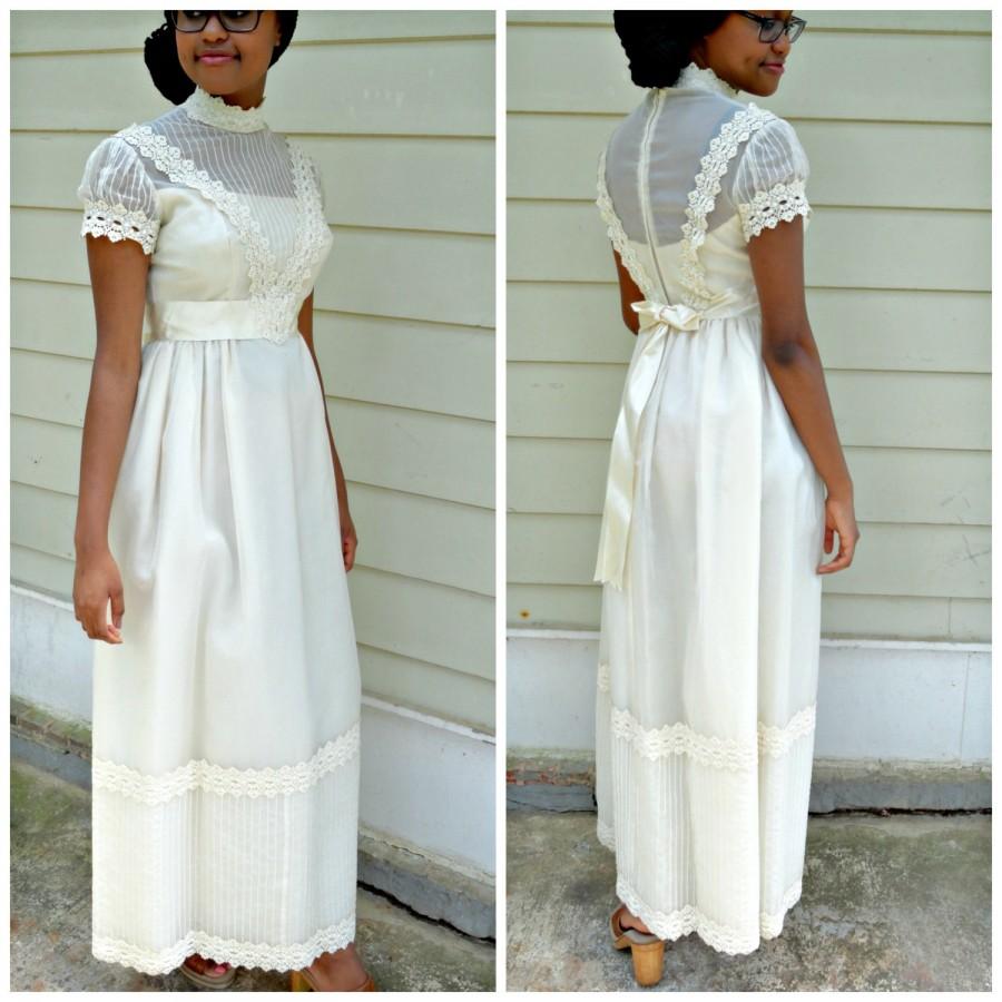 Hochzeit - Vintage Ivory Wedding Dress