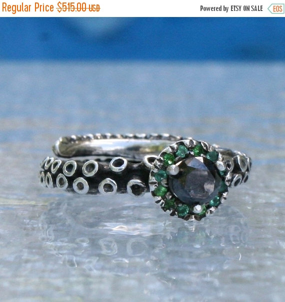 Hochzeit - Sale Octopus tentacle engagement Ring, silver platinum engagement ring, black diamond and emerald engagement ring, adjustable ring by Zulasu