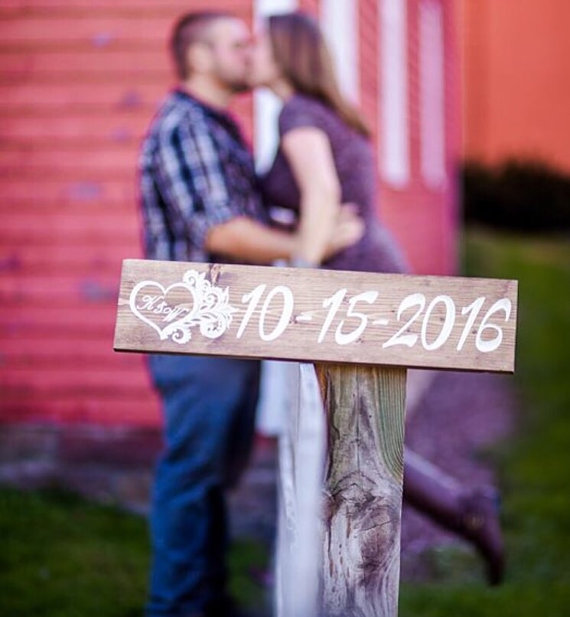Свадьба - Wedding Sign - Date Sign - Rustic Save The Date Sign - Engagement Photo Prop - Personalized Sign