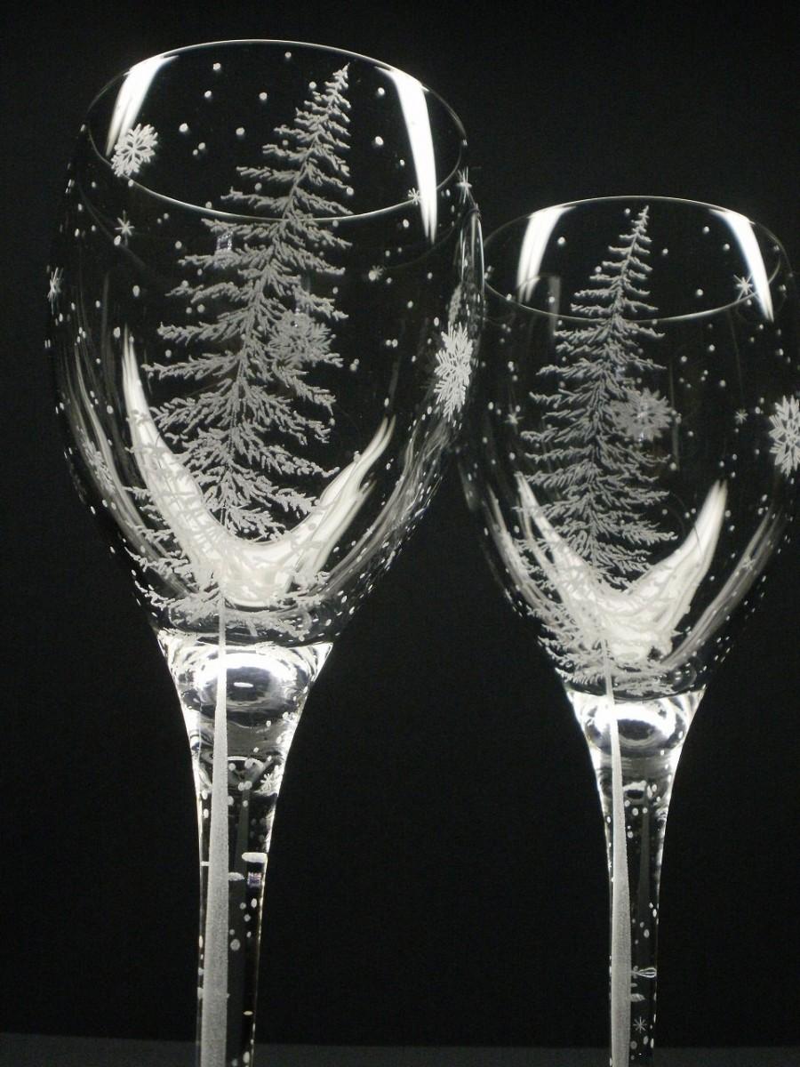 زفاف - 2 Wine Glasses  'Fir Tree and Floating Flakes'  Hand Engraved Winter Tableware Wedding Gift