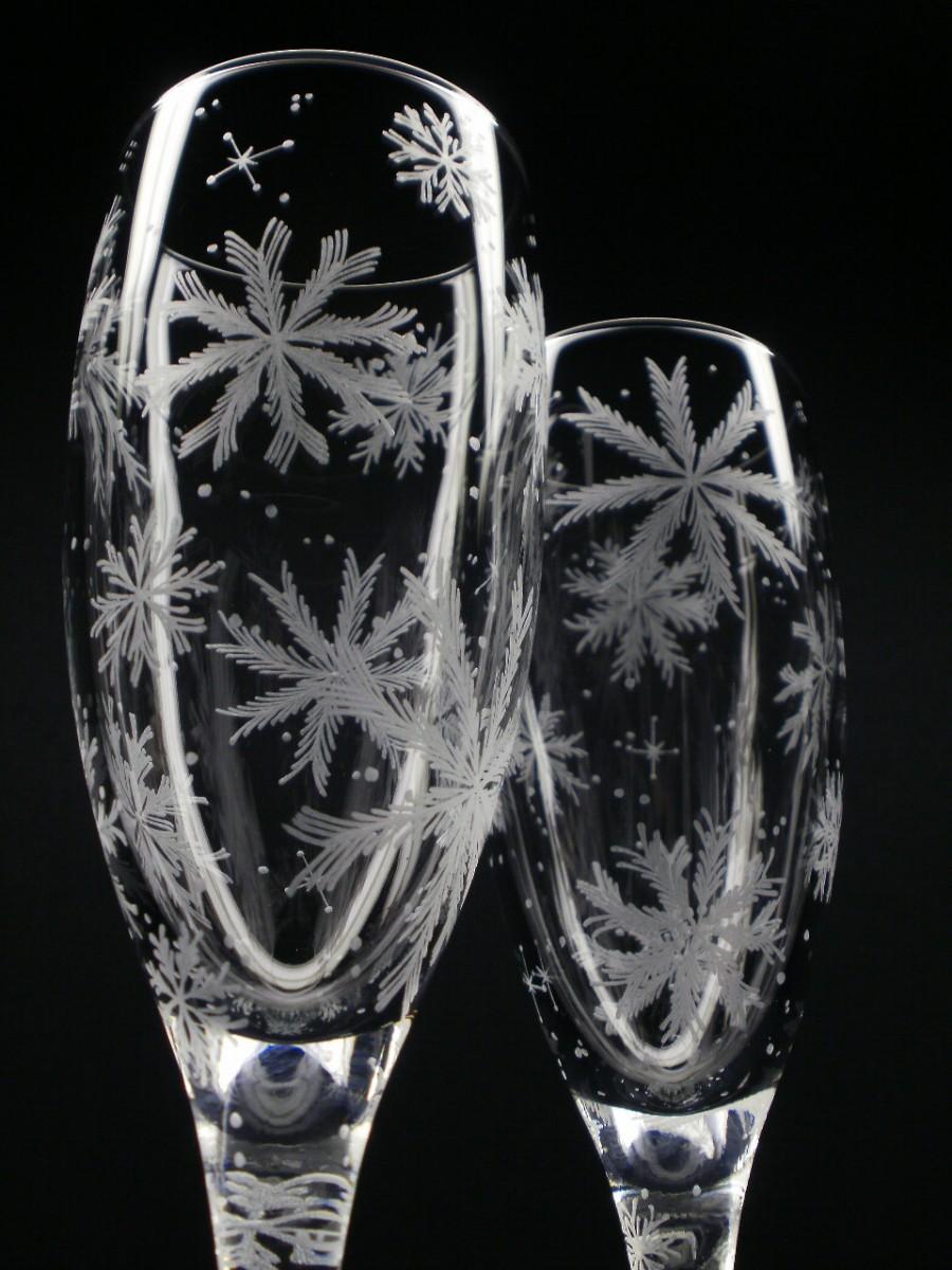Hochzeit - Personalized Flutes Winter Wedding Two Hand Engraved Champagne Flutes Engraved Crystal Glass Holiday Stemware