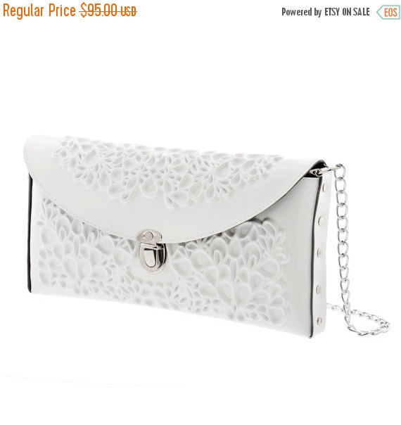 Свадьба - On Sale / Vegan bridal bag / white clutch purse / clean white vinyl / beautiful floral print / tuck-in chain strap / an urban wedding / I do